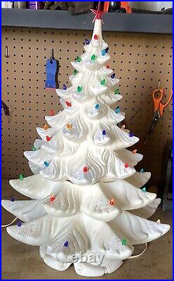 1971 White Ceramic Christmas tree w Snow 22 Lights Star Musical Works! 4 Tiers