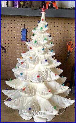 1971 White Ceramic Christmas tree w Snow 22 Lights Star Musical Works! 4 Tiers