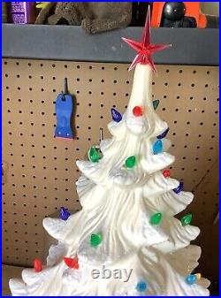 1971 White Ceramic Christmas tree w Snow 22 Lights Star Musical Works! 4 Tiers