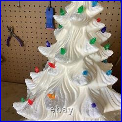 1971 White Ceramic Christmas tree w Snow 22 Lights Star Musical Works! 4 Tiers