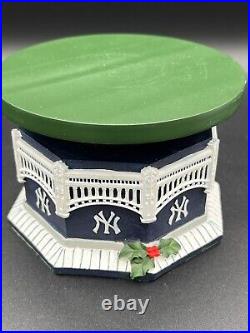 2002 NY Yankees 17.5 Resin Lighted Christmas Tree Danbury Mint Collection 2002 NY Yankees 17.5 Resin Lighted Christmas Tree Danbury Mint Collection