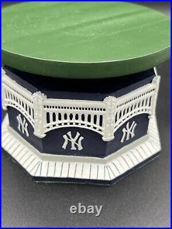 2002 NY Yankees 17.5 Resin Lighted Christmas Tree Danbury Mint Collection 2002 NY Yankees 17.5 Resin Lighted Christmas Tree Danbury Mint Collection