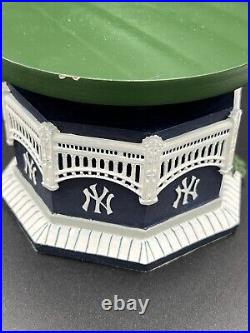 2002 NY Yankees 17.5 Resin Lighted Christmas Tree Danbury Mint Collection 2002 NY Yankees 17.5 Resin Lighted Christmas Tree Danbury Mint Collection