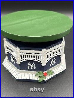 2002 NY Yankees Lighted Christmas Tree Danbury Mint Collection