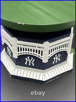 2002 NY Yankees Lighted Christmas Tree Danbury Mint Collection