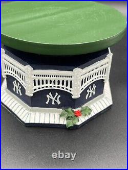 2002 NY Yankees Lighted Christmas Tree Danbury Mint Collection