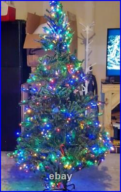 7 ft. Pre-Lit Artificial Christmas Tree with 500 LED Lights 7 ft. Pre-Lit Artificial Christmas Tree with 500 LED Lights