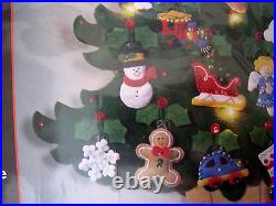 Bucilla Felt Applique Holiday ADVENT Calendar Kit, CHRISTMAS TREE, Lights Up, 85335