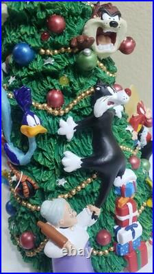 Looney Tunes Musical Lighted Christmas Tree WithBox