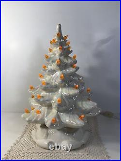 Vintage Ceramic Mold Christmas TreeMUSICAL &LIGHTED16WHITE IRIDESCENTBEAUTY