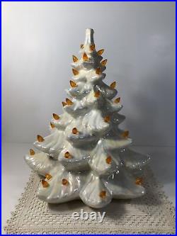 Vintage Ceramic Mold Christmas TreeMUSICAL &LIGHTED16WHITE IRIDESCENTBEAUTY