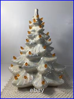 Vintage Ceramic Mold Christmas TreeMUSICAL &LIGHTED16WHITE IRIDESCENTBEAUTY